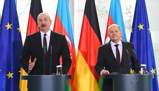 Əliyev və Şolts mətbuat konfransı keçirdi
