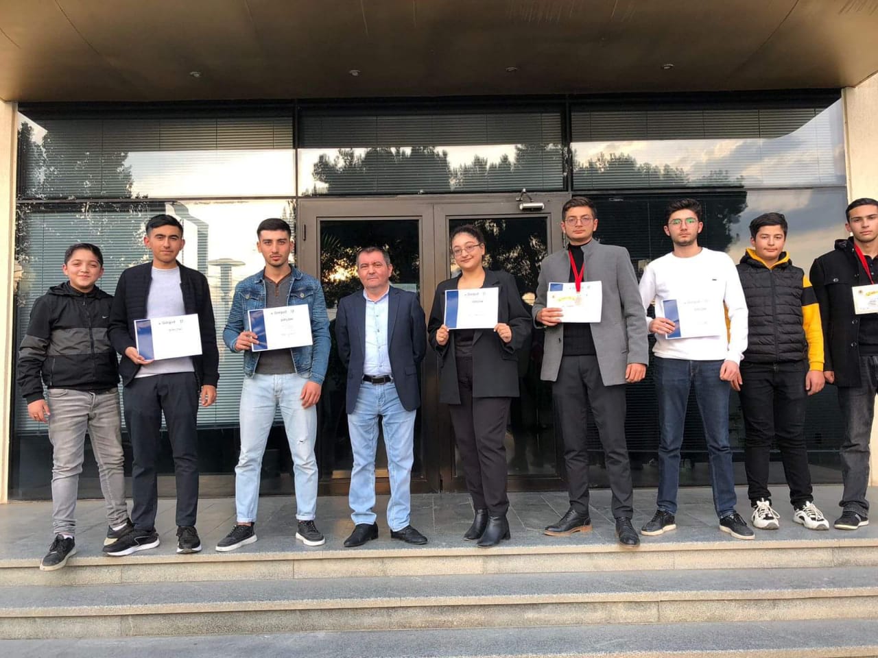 “Vikipediya”nın gürcü dili bölməsində Şuşa haqqında məqalə yaradan könüllülər təltif olunublar - FOTO