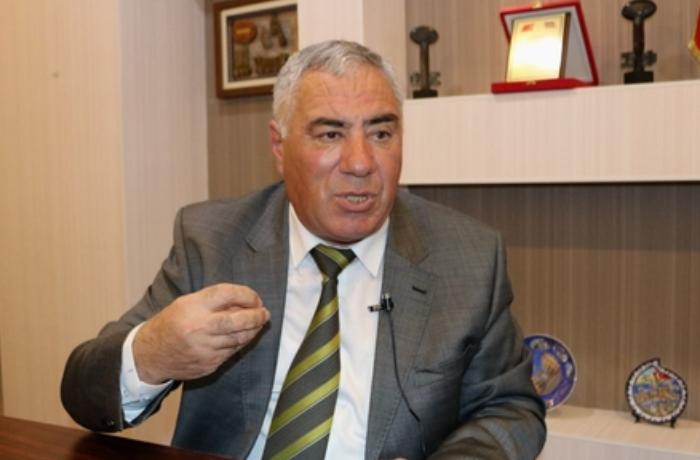 “Dövlətdən oğurlayıb, küçə insanlarına ev alırlar” — Hafiz Hacıyev