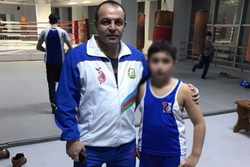Tanınmış məqçini öldürən həyat yoldaşı məhkəmədə ifadə verib: "Evə qadın gətirirdi, dözə bilmədim"