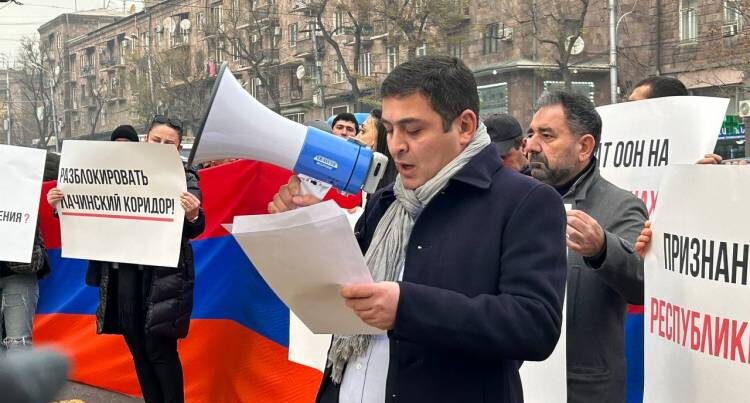 Ermənilər Laçın dəhlizinə görə Putinə YALVARDILAR