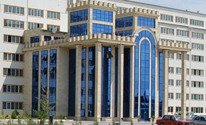 İMİŞLİDƏ “DOST MƏRKƏZİ”NİN İŞÇİLƏRİ ETİRAZA QALXDI – Onlar maaşlarının kəsilməsinə etiraz edir / FOTOLAR