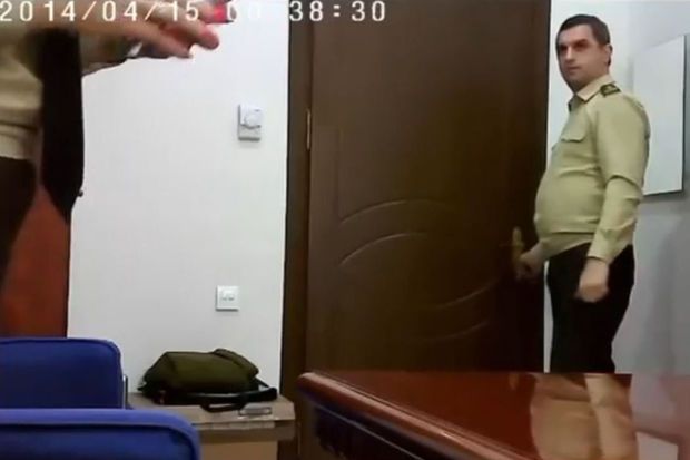 İş yerində intim münasibətdə olmaq olar? - Qanun nə deyir?