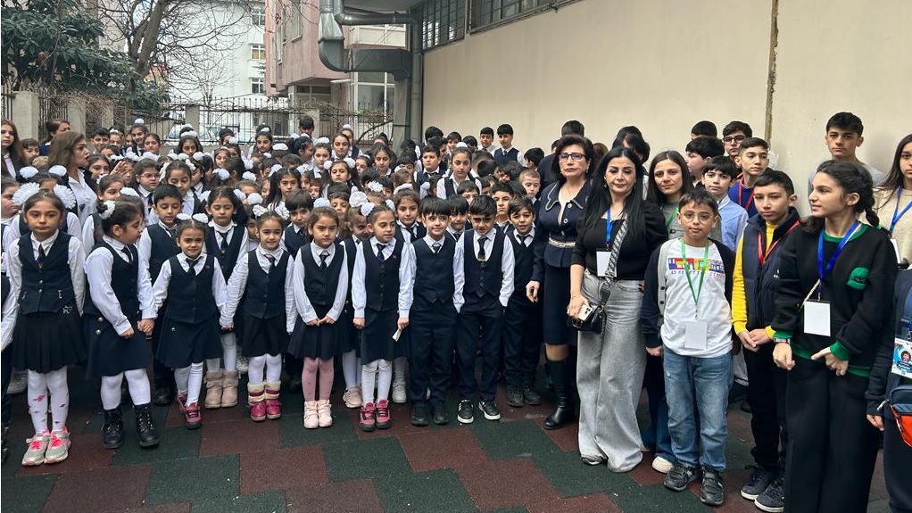 Beynəlxalq Olimpiadanın qalibi olan şagirdlər İstanbulda Cavid adına məktəbi ziyarət ediblər