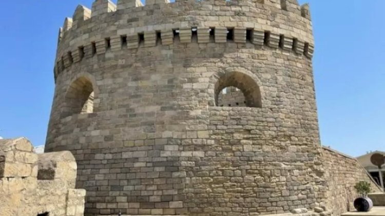 Polis “İçərişəhər”in qala divarına Z yazan şəxsi saxladı