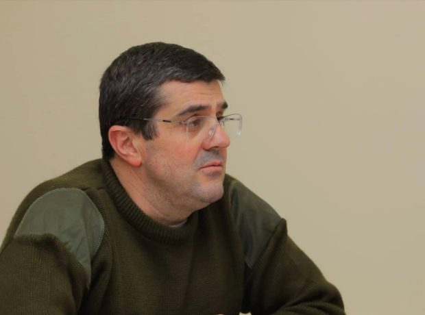 SEPARATÇI Arutyunyan: Biz səbirlə silahlanmalı və qırmızı xətləri aydın tutaraq seçdiyimiz yolu…-BUNUN BAŞI “DƏMİR YUMRUQ”İSTƏYİR