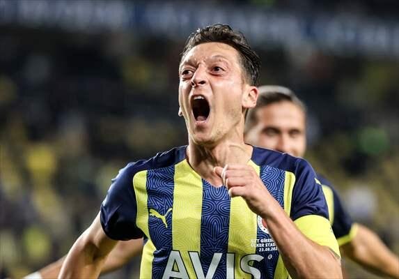 "Fənərbağça"dan ayrılan Özilin yeni klubu müəyyənləşdi