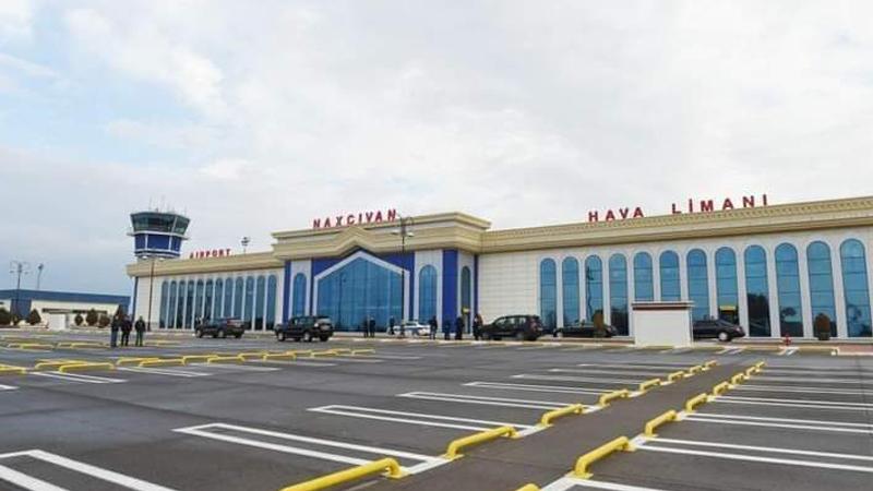 Naxçıvan aeroportunda özbaşınalıq: Sərnişinlər də aldadılır, dövlət də...
