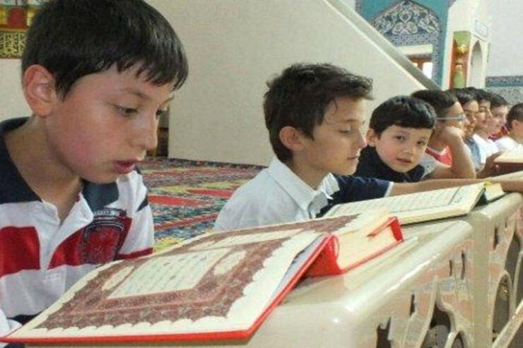 Azərbaycanlı "dindar" "Quran" dərslərində uşaqlara İŞGƏNCƏ VERDİ