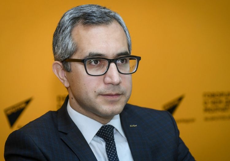 “Kişi müəllimlər gənc qızların bu səmimiliyindən sui-istifadə edirlər” – Təhsil eksperti