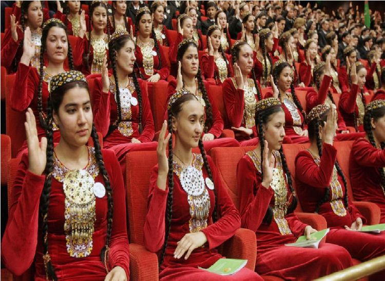 Türkmənistanda kosmetika qadağan edildi