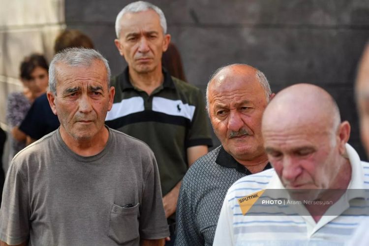 Şuşadan və Hadrutdan qaçan ermənilər İrəvanda etiraz aksiyası keçirdi