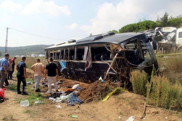 Türkiyədə turistləri daşıyan avtobus aşdı