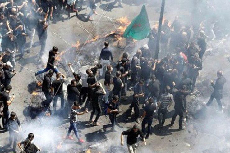 İranda polislər qadınları küçədə döyür - VİDEO