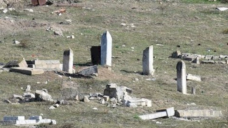 Ermənilər qəbirləri dağıdır - Rus sülhməramlılar hara baxır?