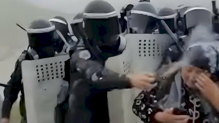 Ananın gözünə qaz sıxan polis kimdir?