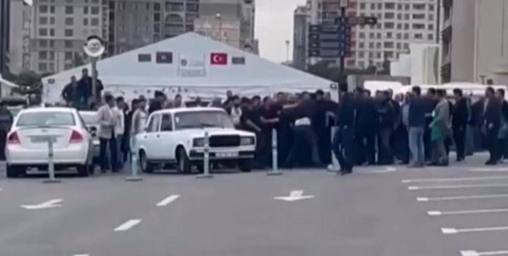 Bakıda yarmarkada kütləvi DAVA - VİDEO