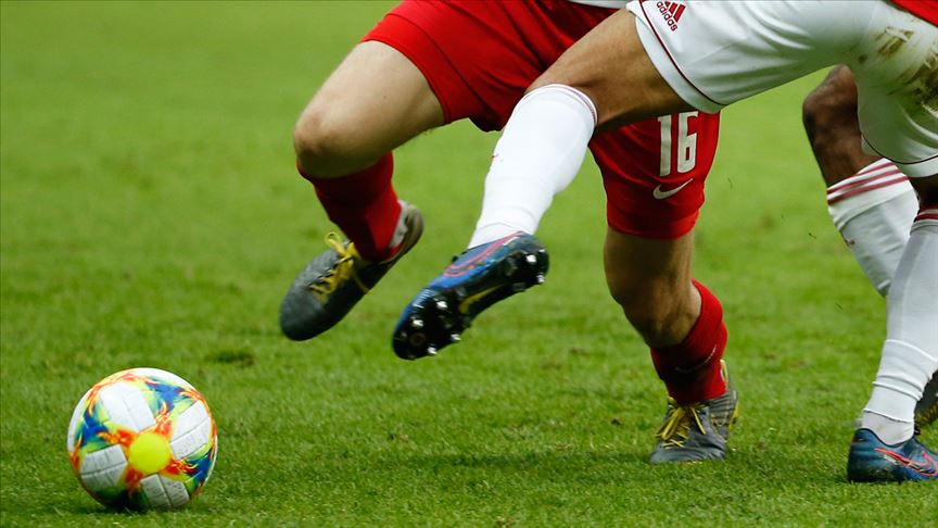 Tanınmış futbolçu Türkiyəyə dəstək üçün hazırlanan sarğını qoluna taxmadı