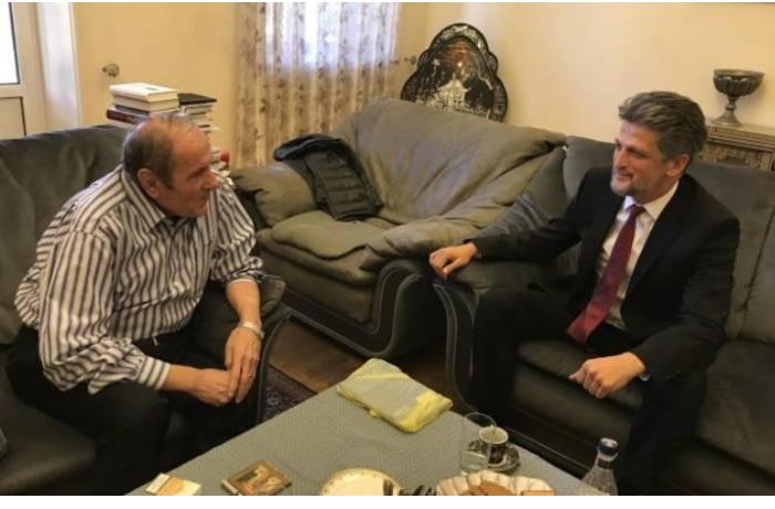 Türkiyəli deputat İrəvana gəldi — Eks-prezidentlə təkbətək görüşdü