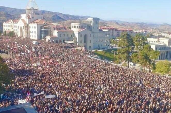Bu erməniləri Xankəndiyə kim buraxıb?