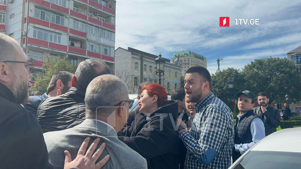 Batumidə Saakaşvili tərəfdarları ilə "Gürcü arzusu" fəalı arasında dava düşdü