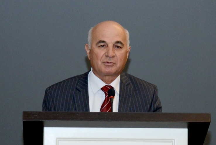 Uşaqlara tərbiyəni kim verməlidir?