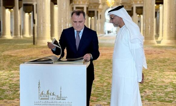 Ceyhun Bayramov Şeyx Zayed məscidində - Foto