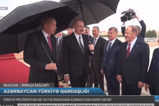 İlham Əliyev Ərdoğanı Naxçıvanda qarşıladı - CANLI YAYIM