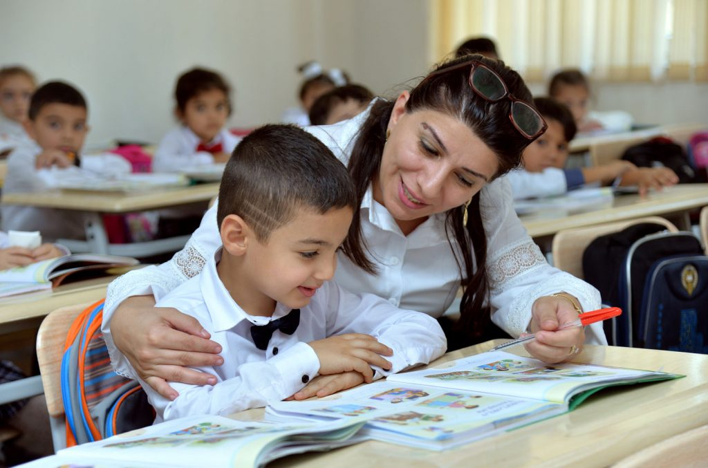Məktəblərdə şagirdlərin psixi sağlamlığına necə nəzarət olunur? (VİDEO)