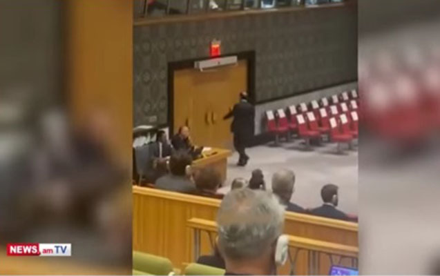 Ceyhun Bayramovun çıxışı zamanı Ararat Mirzoyan zalı tərk etdi - Video