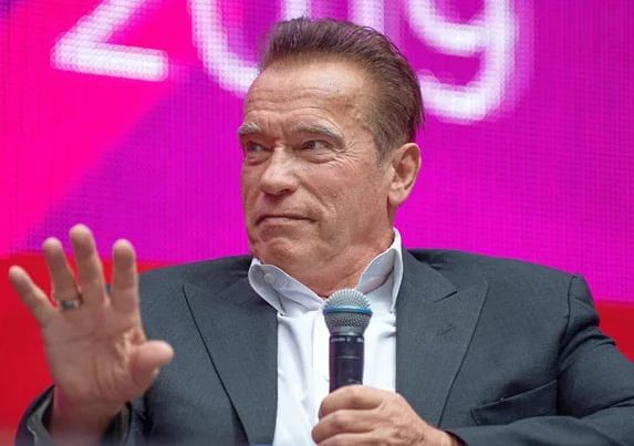 Arnold Şvartsenegger saxlanıldı - SƏBƏB