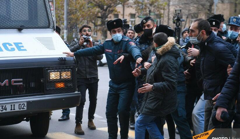 Qarabağ separatçılarının “nümayəndəliyi”nə basqın - Video