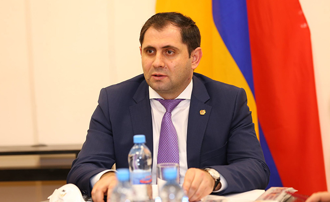 Papikyan sülhməramlıların yeni komandanı ilə görüşdü