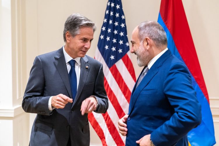 Paşinyan ABŞ dövlət katibi ilə danışdı