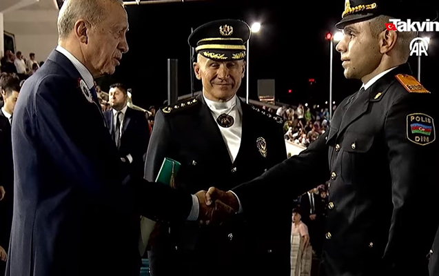 Ərdoğanın azərbaycanlı polislə maraqlı dialoqu - Video
