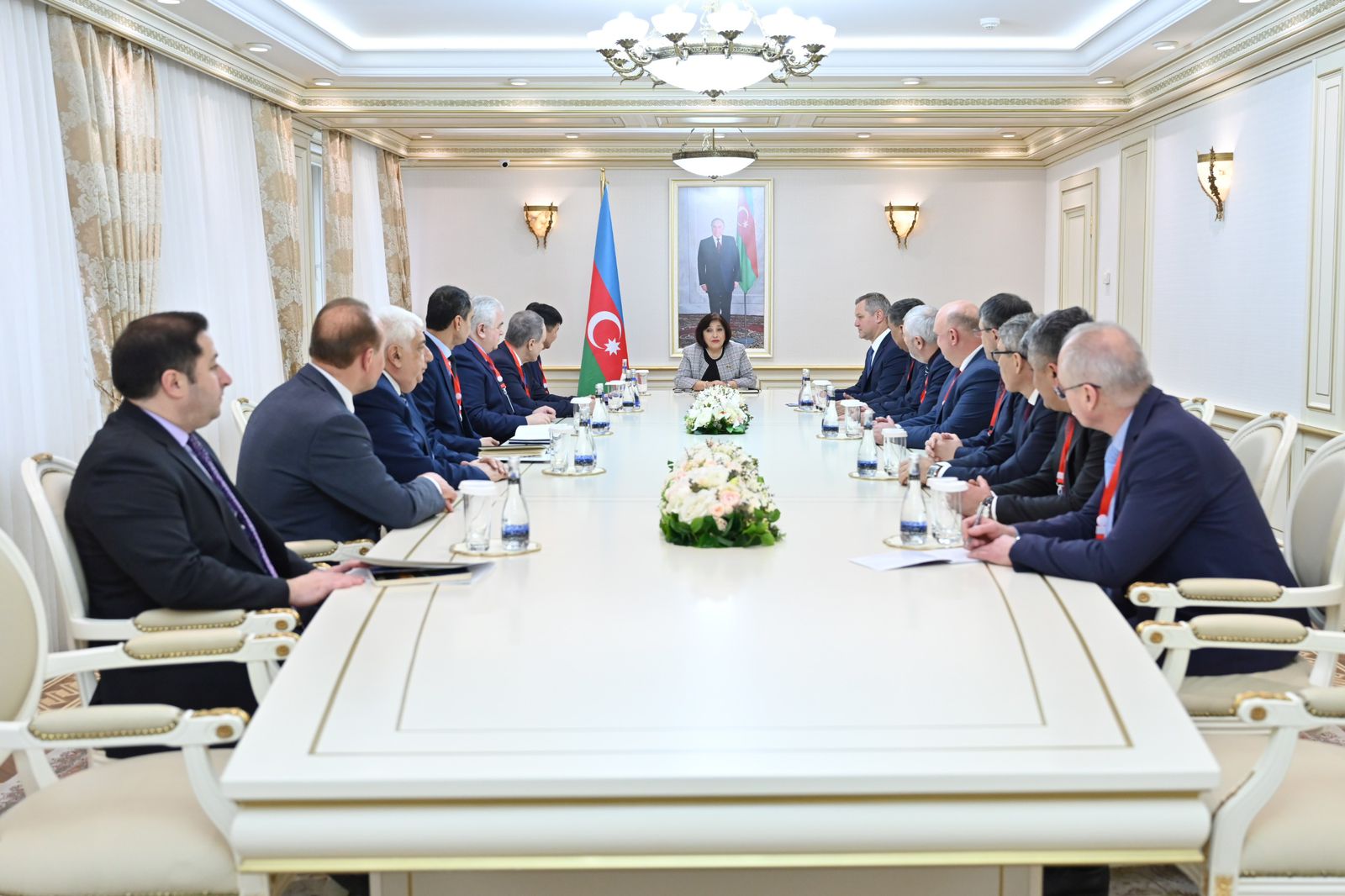 Milli Məclisin sədri prezident seçkilərini müşahidə etmək üçün ölkəyə gələn beynəlxalq parlament təşkilatlarının nümayəndə heyətləri ilə görüşlər keçirib