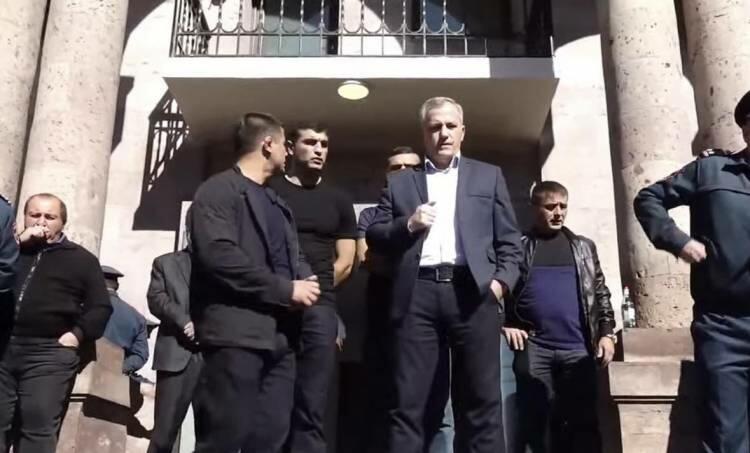 Şahramanyan istintaqa çağırıldı: separatçılar İrəvanın küçələrində qalıb