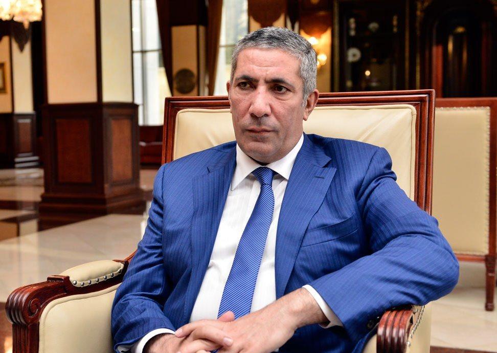 Əli Kərimov qırt toyuq kimi evində oturub deyir ki...