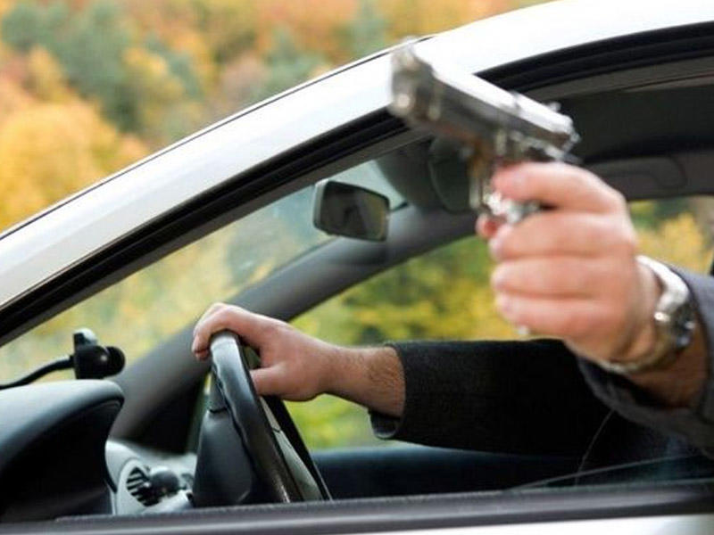 Parkinq davası faciə ilə bitdi - Polis zabiti güllələndi