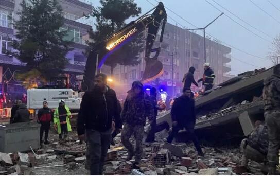 Türkiyədə yaşayış binası uçdu: yaralılar var