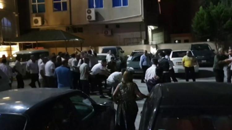 Toyda dava edənlər pəncərədən yerə yıxılıb - TƏFƏRRAT