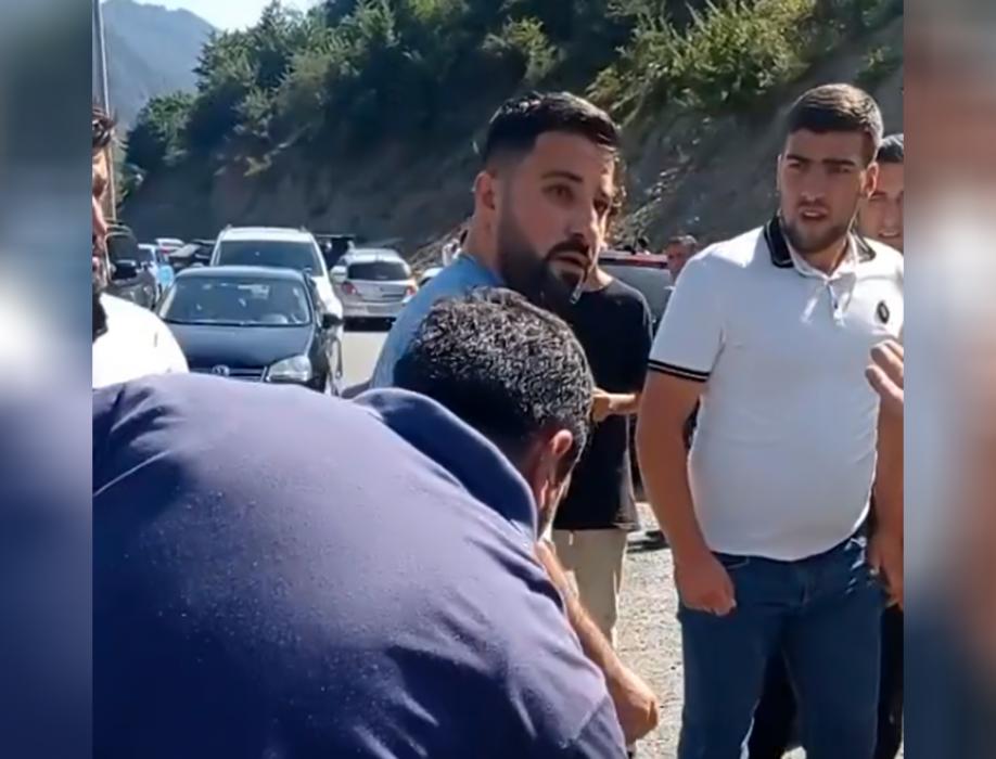 Laza sakinləri turistləri kəndə buraxmadı - SƏBƏB + VİDEO