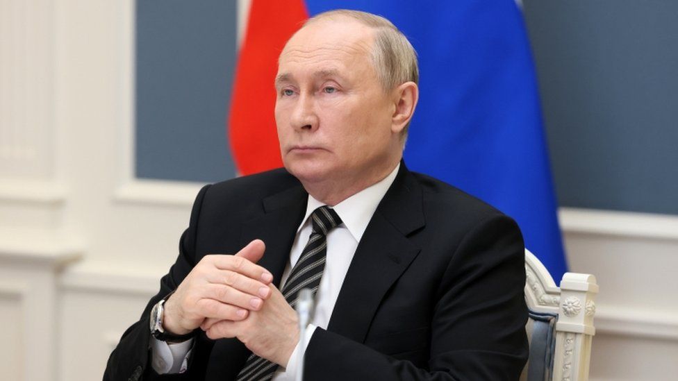 PUTİNİN NÜVƏ ŞANTAJI VƏ KÖHNƏ “T-54” TANKI... - Nədən Medvedev bir şey, Putinsə başqa şey deyir?