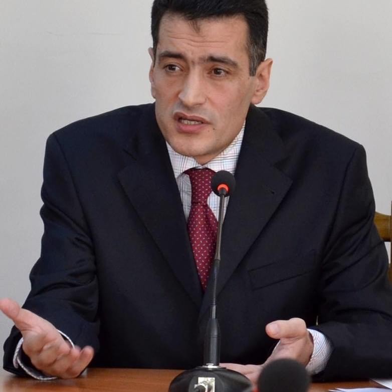 İdris Abbasov: "Torpağı ağ qızıl, qara qızıl yetirən Azərbaycanın ac və dilənçi alimiyəm"