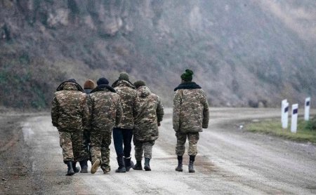 Erməni valideynlər hərbi hissədə gecələyirlər: - 30 əsgər yoxa çıxıb
