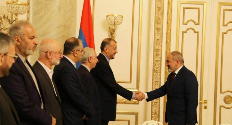 Paşinyan İran XİN rəhbəri ilə görüşüb