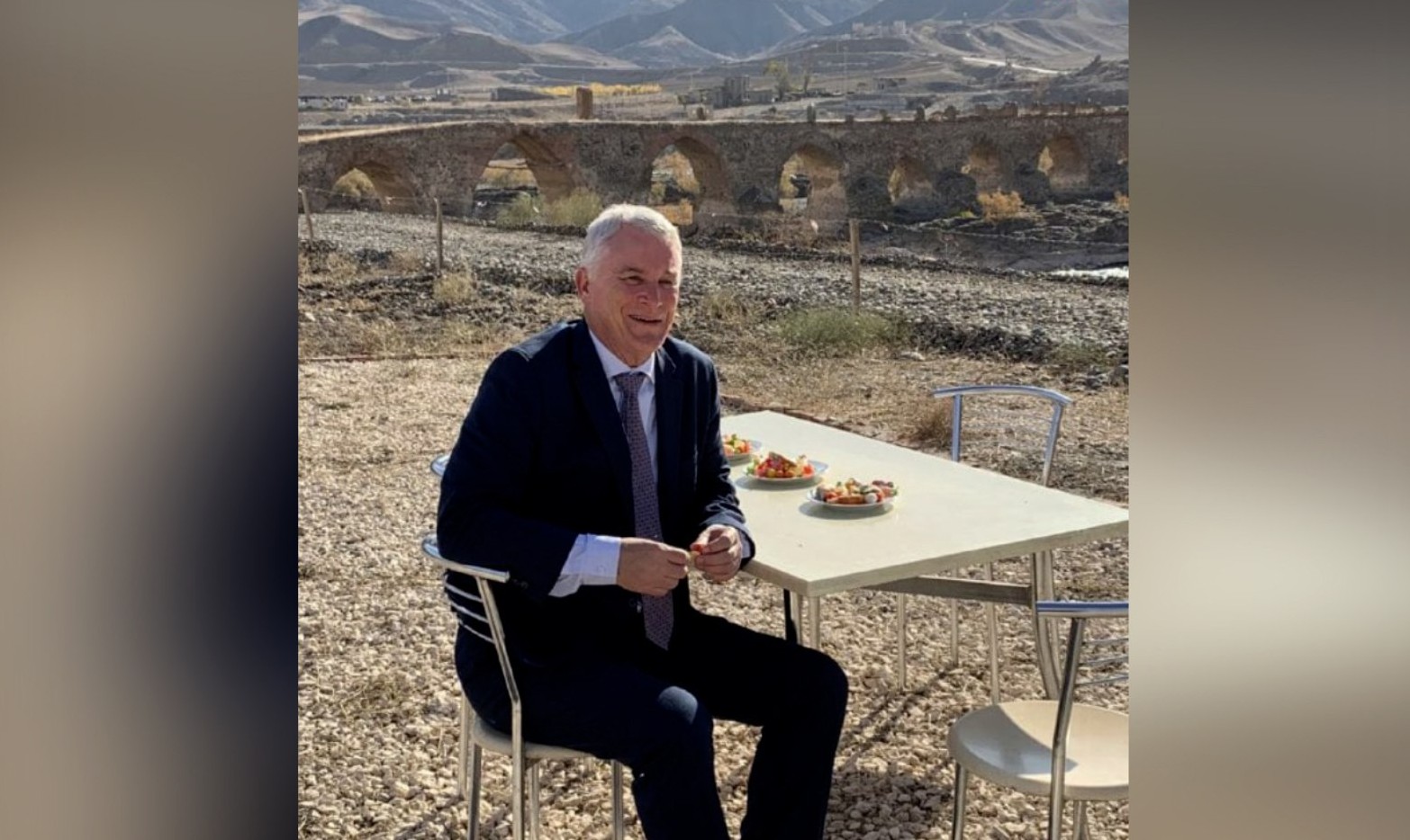ABŞ Milli Təhlükəsizlik Komitəsinin üzvü XÜDAFƏRİN KÖRPÜSÜNDƏ - FOTO