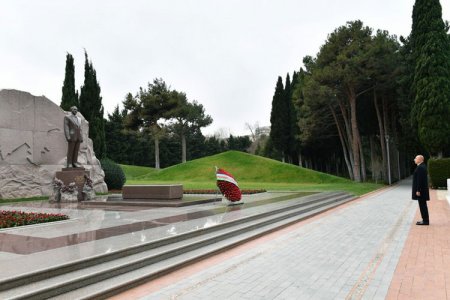 İlham Əliyev Ulu Öndərin məzarını ziyarət etdi - FOTOLAR