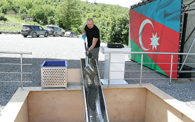 İlham Əliyev Kəlbəcərin Yanşaq kəndinin təməlini qoydu - Fotolar