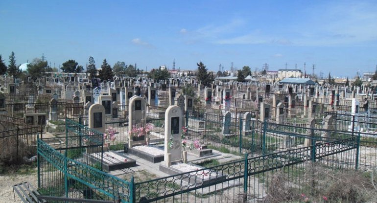 Bakıda qəbiristanlıqda çayxana tikmək istəyiblər - ŞOK GÖRÜNTÜLƏR